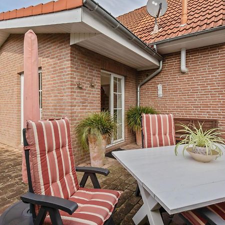 Enticing Holiday Home In Oldenburg With Garden Near Sea Dannau Eksteriør bilde