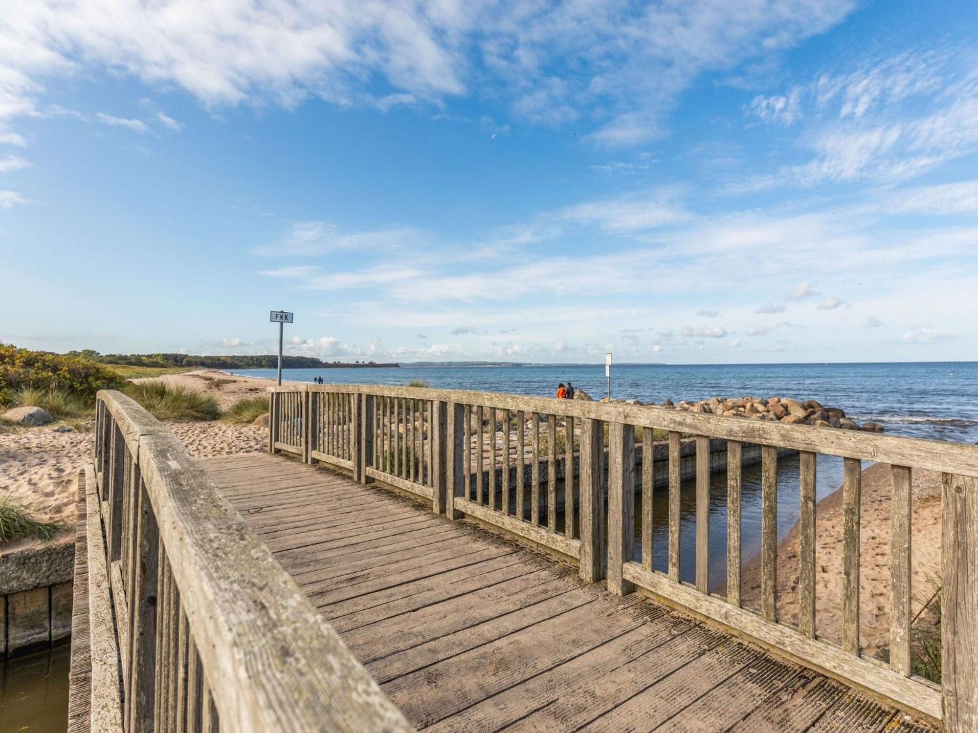 Enticing Holiday Home In Oldenburg With Garden Near Sea Dannau Eksteriør bilde